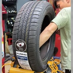 Lốp (Vỏ) Xe Kumho 225/60R17 99V Crugen HP71